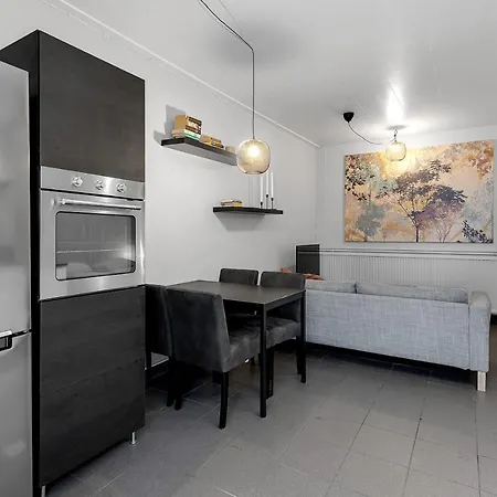 Apartment G5 - - Center *